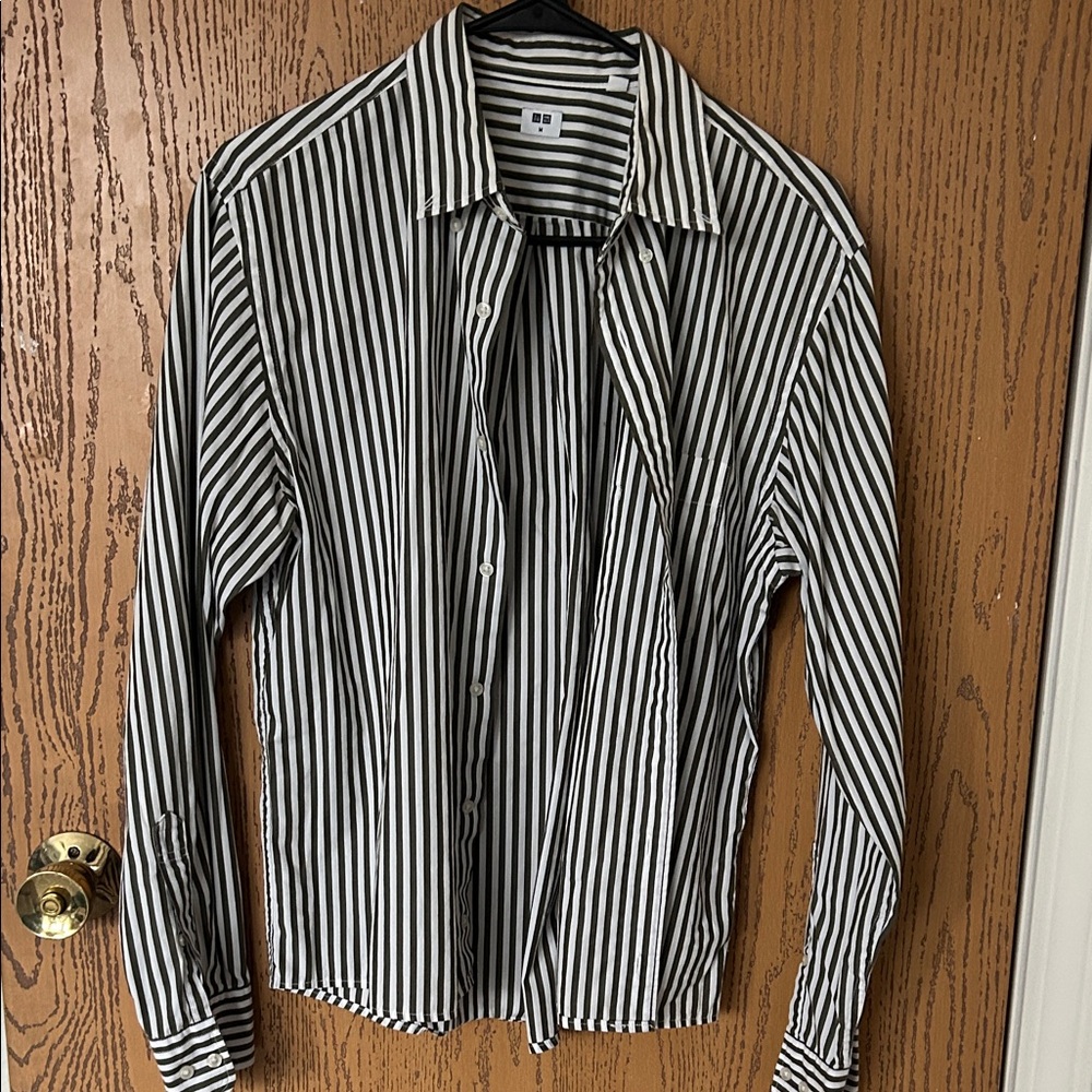 Uniqlo Striped Black and White Button-Up Shirt